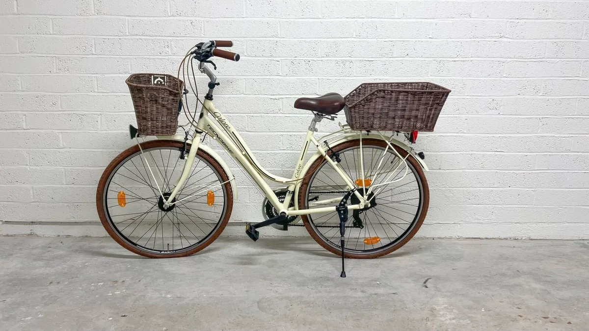 Retro City bicycle in excellent condition - Image 1