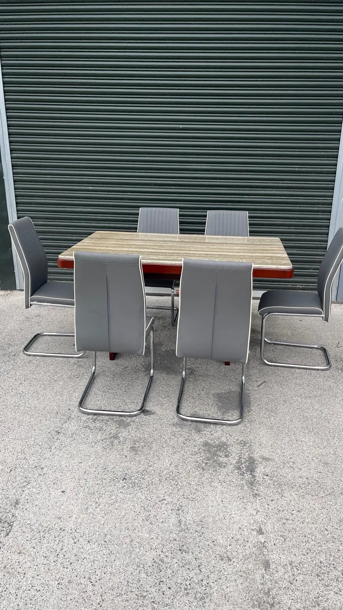 Luxury dining table with chairs - Image 1