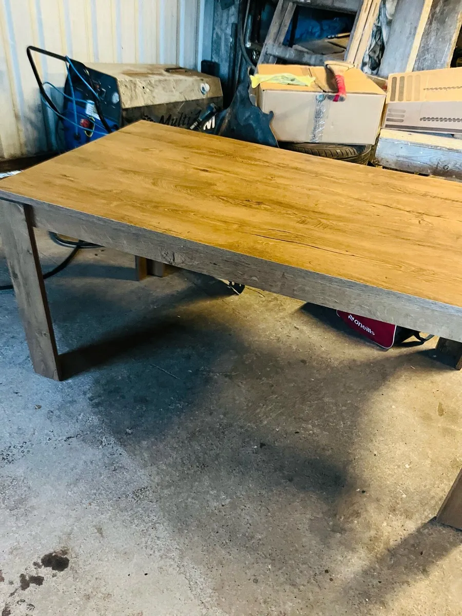 Kitchen table - Image 1