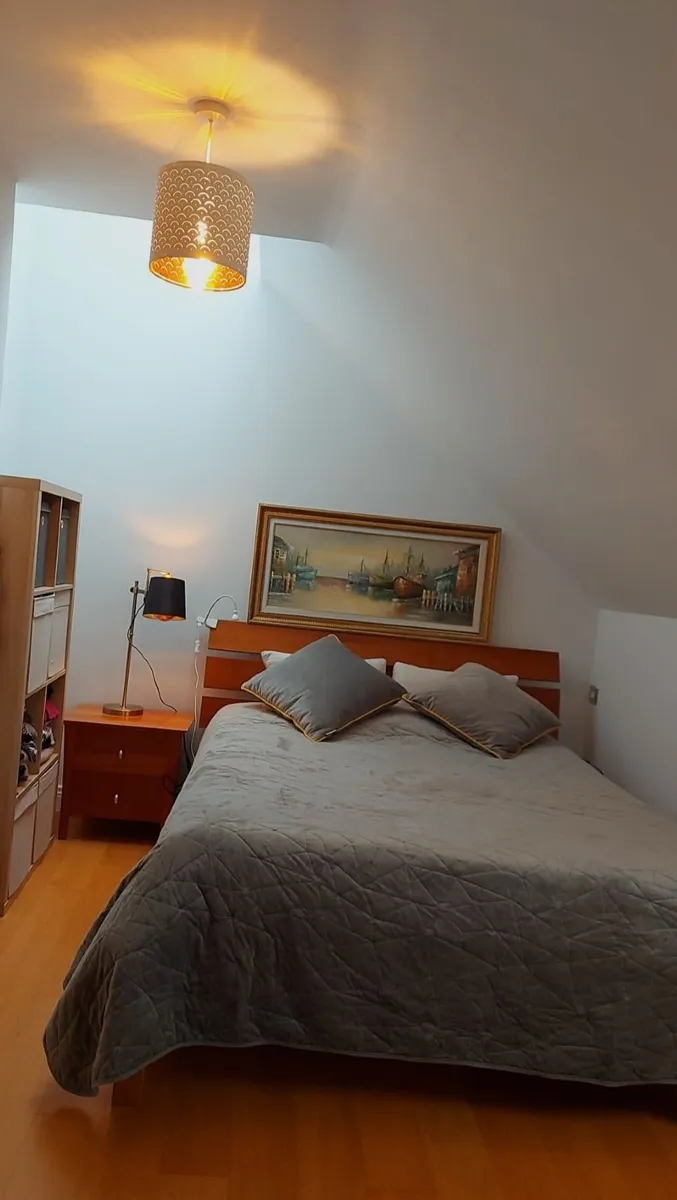 Luxury King Size Bed & 2 Bedside Drawers