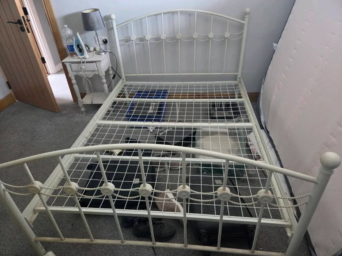 Double bed - Image 2