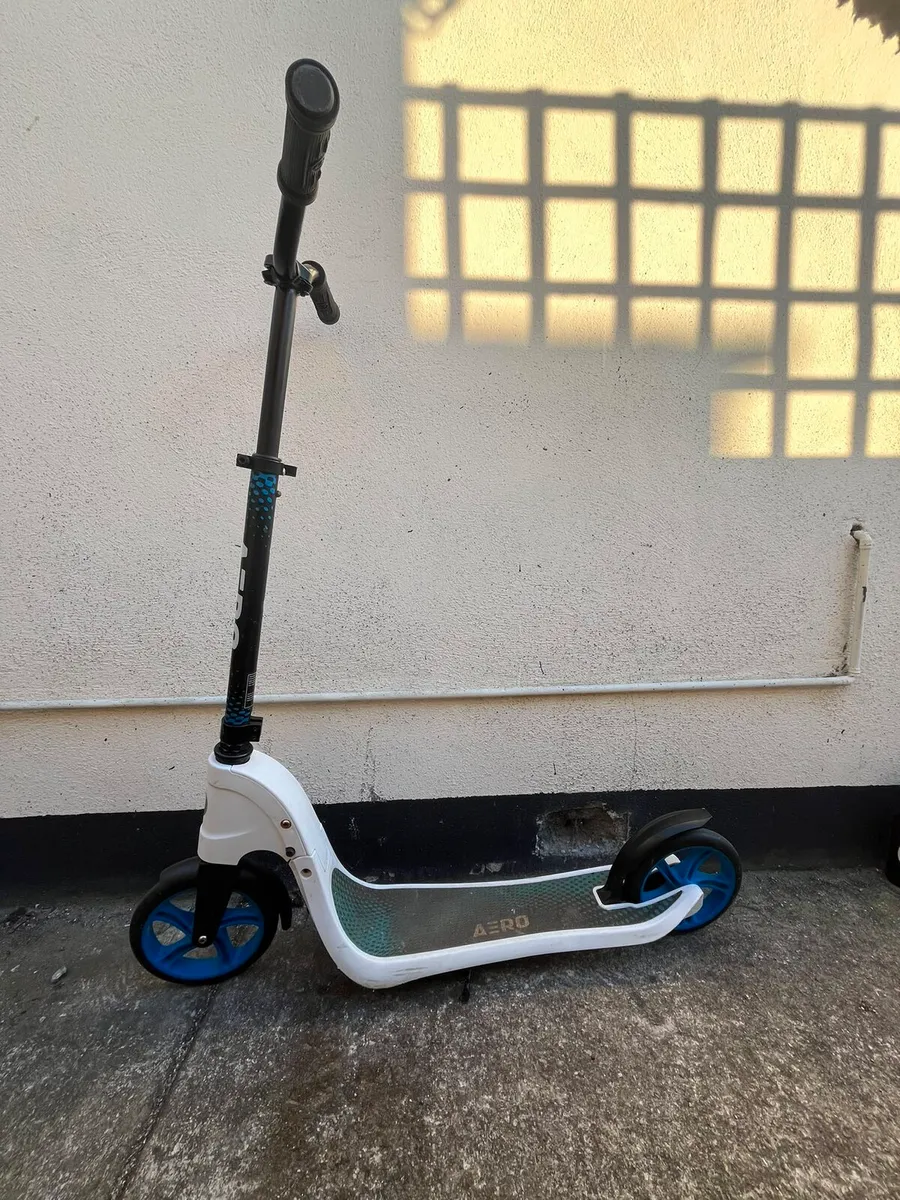 scooter - Image 1
