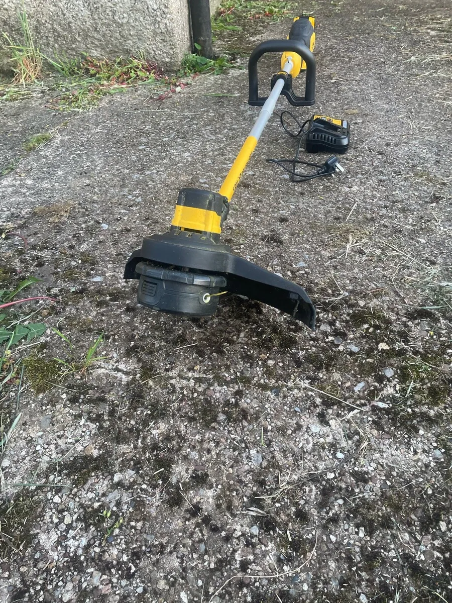 Dewalt battery strimmer - Image 3