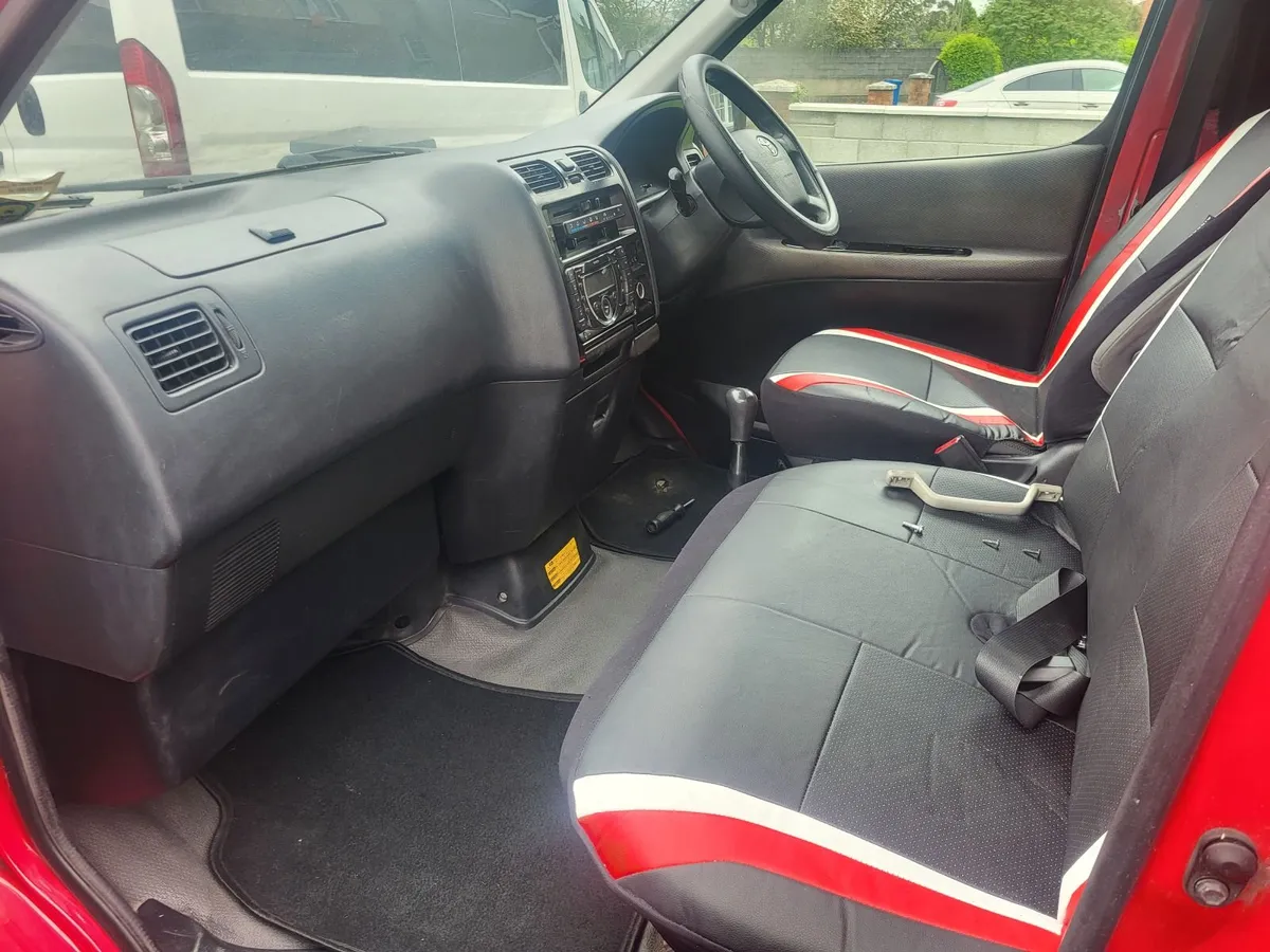 Toyota hiace campervan 2011 - Image 3