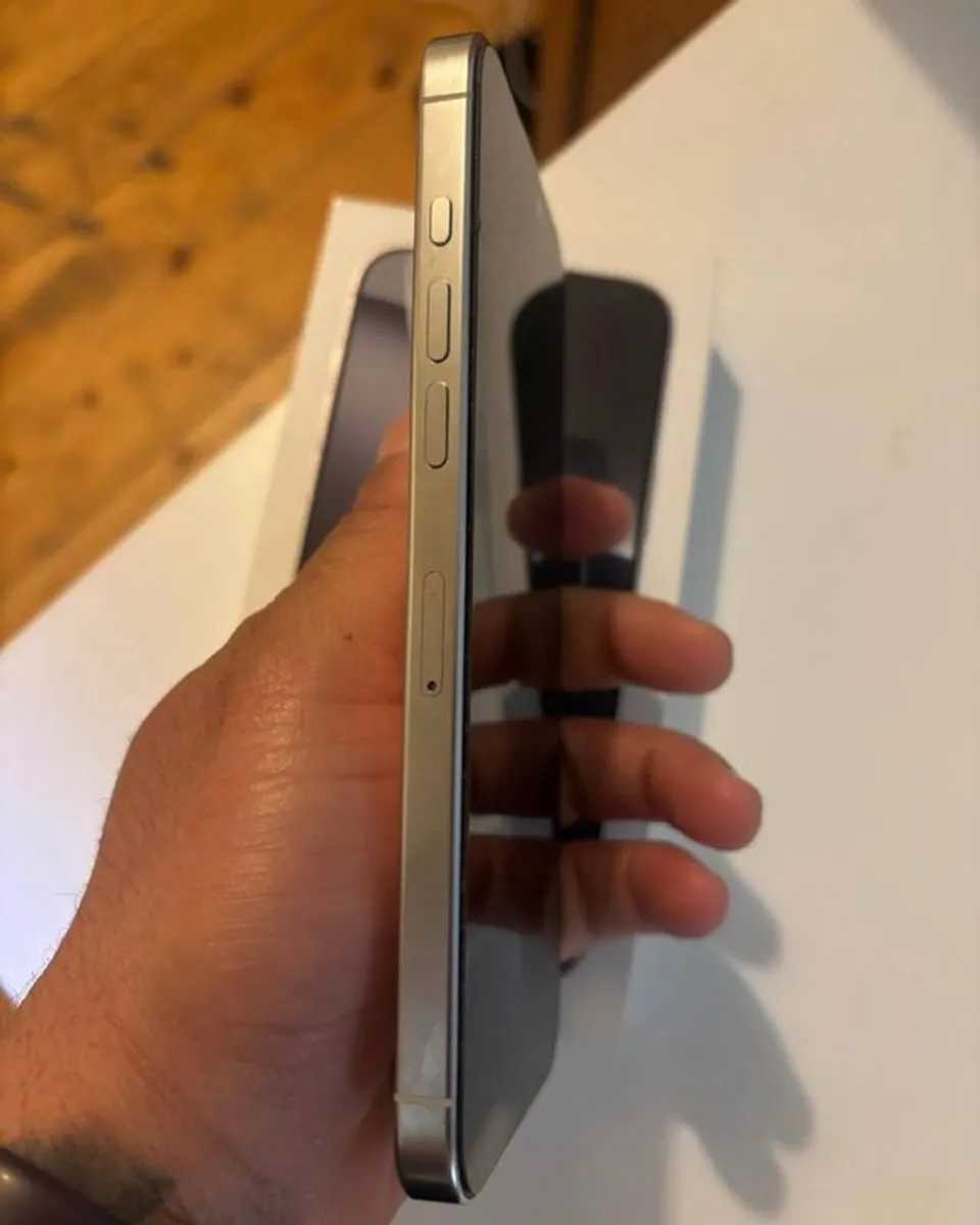 Iphone 16 Pro Max - Image 3