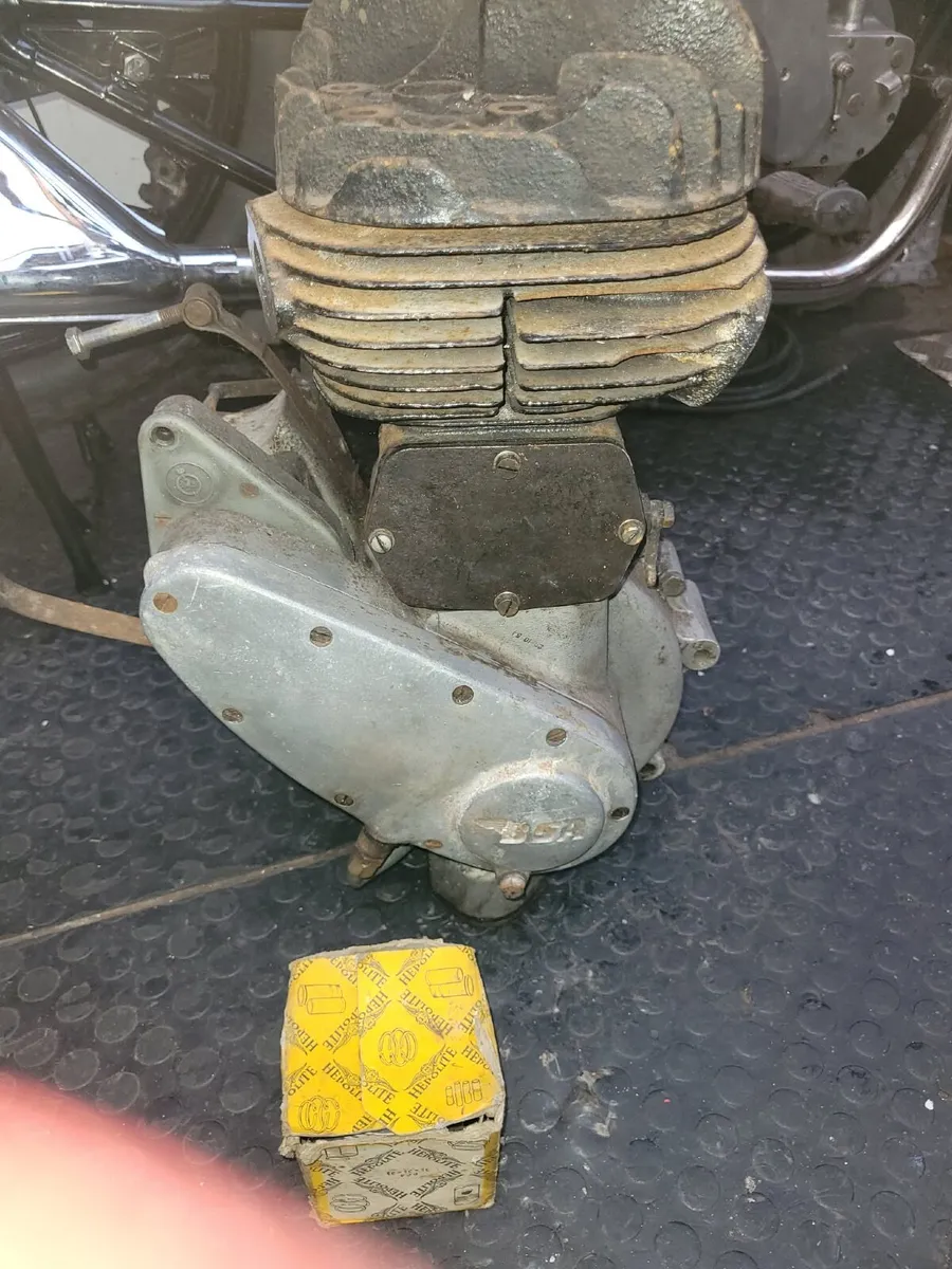 BSA M21 600cc Engine & Alloy Head - Image 1