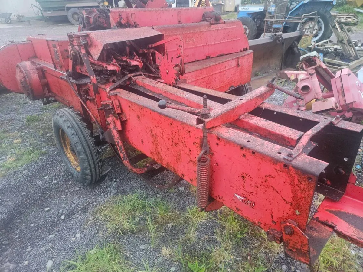 Massey ferguson baler - Image 2