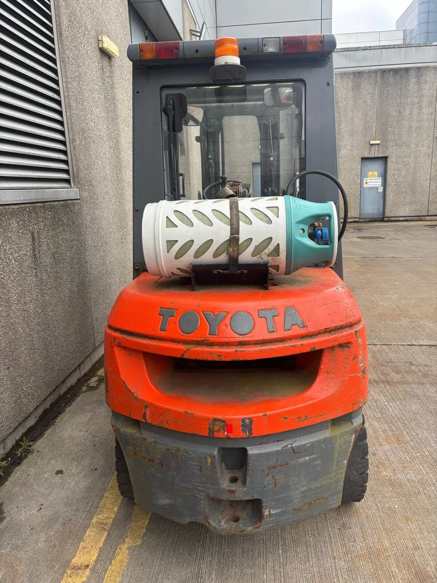 Fork lift - Image 1
