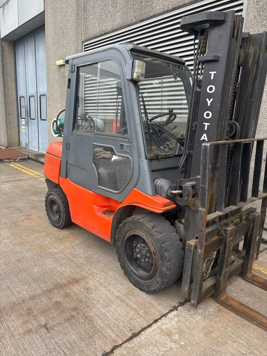 Fork lift - Image 2
