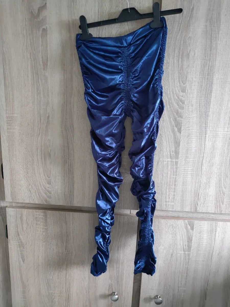 Satin look leggings size small - Image 4