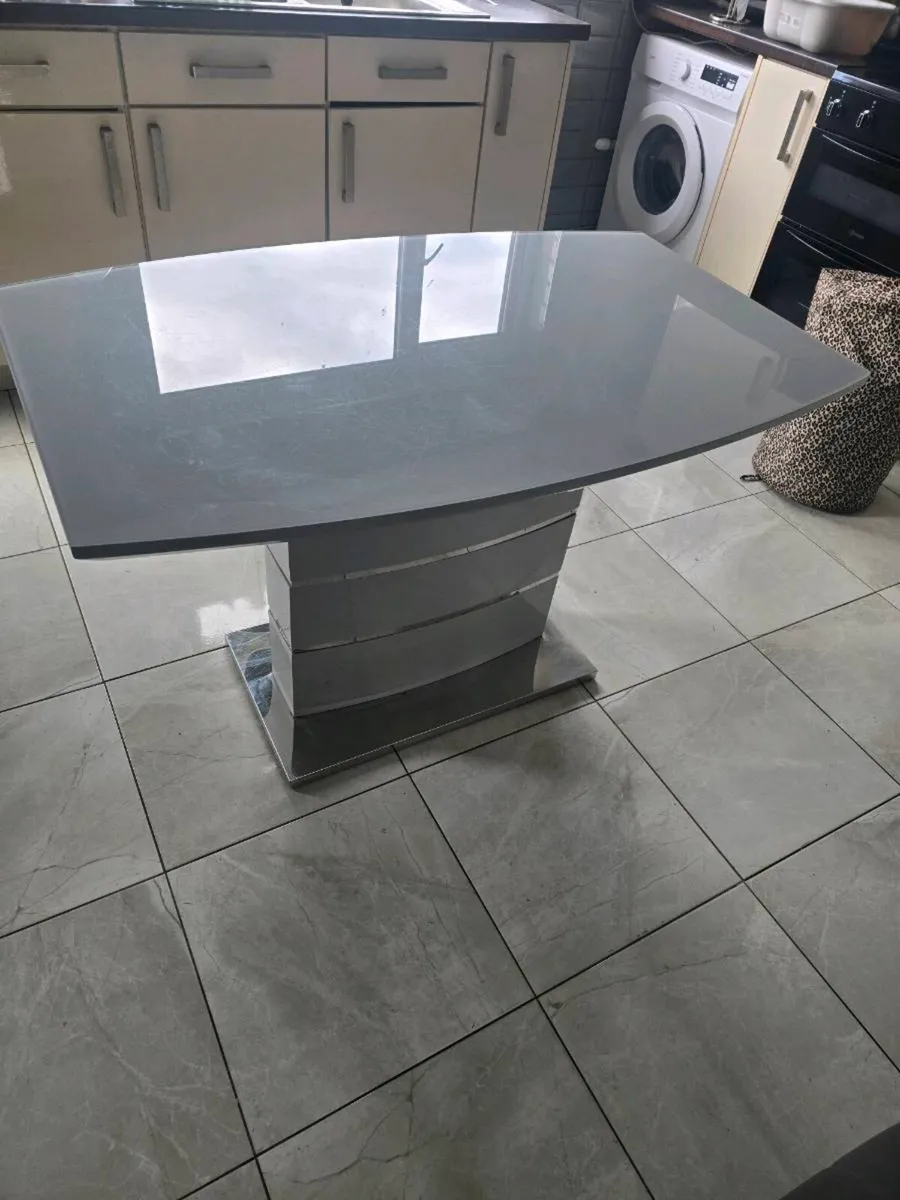 Dining table - Image 4