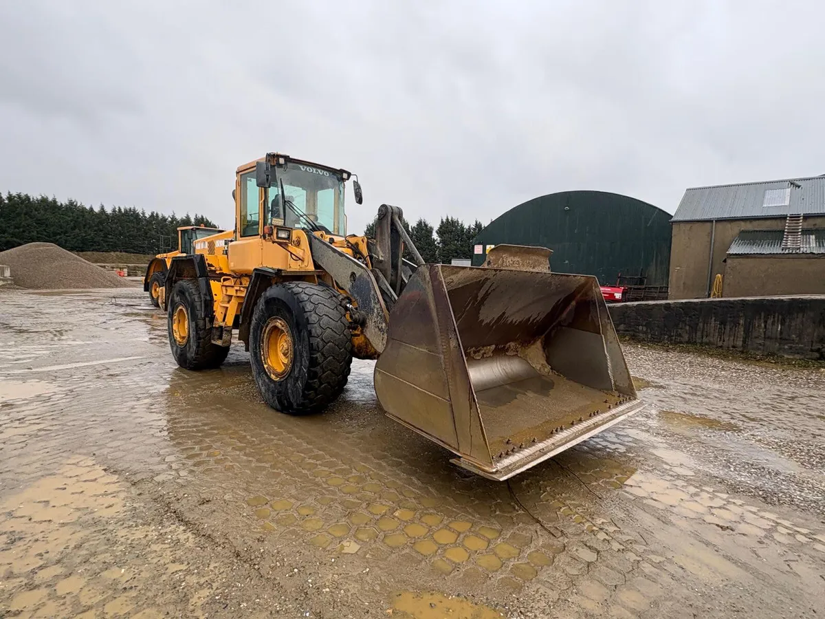 Volvo L120D  loading shovel - Image 1