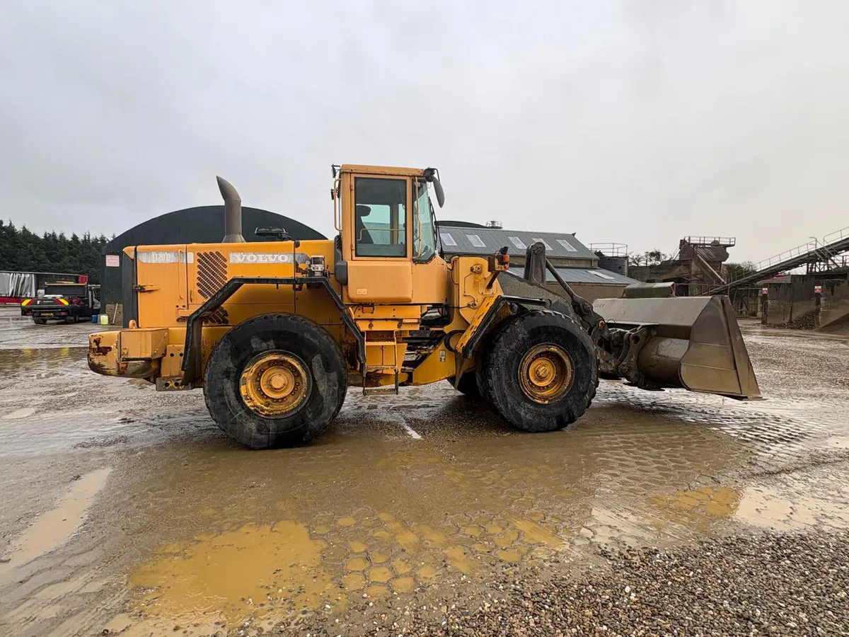 Volvo L120D  loading shovel - Image 4