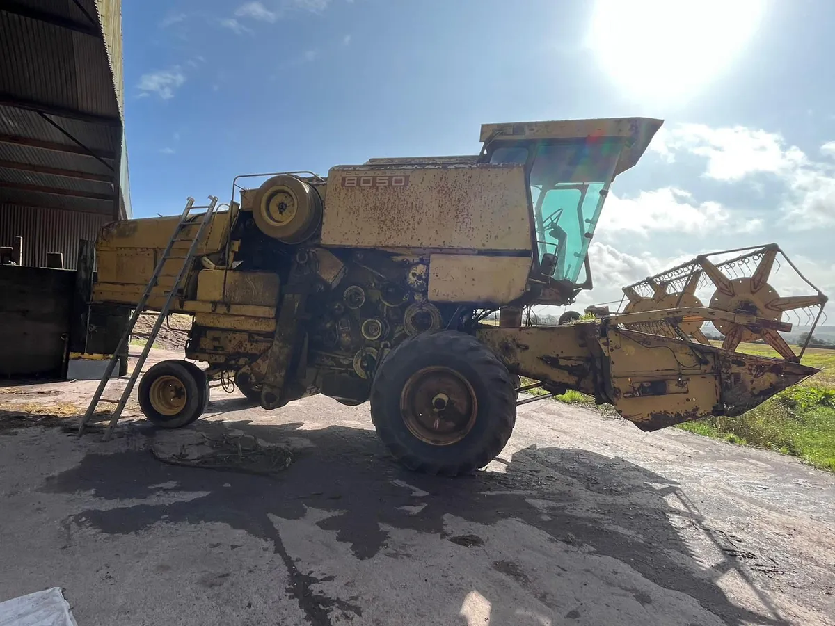 New Holland 8050 combine - Image 3