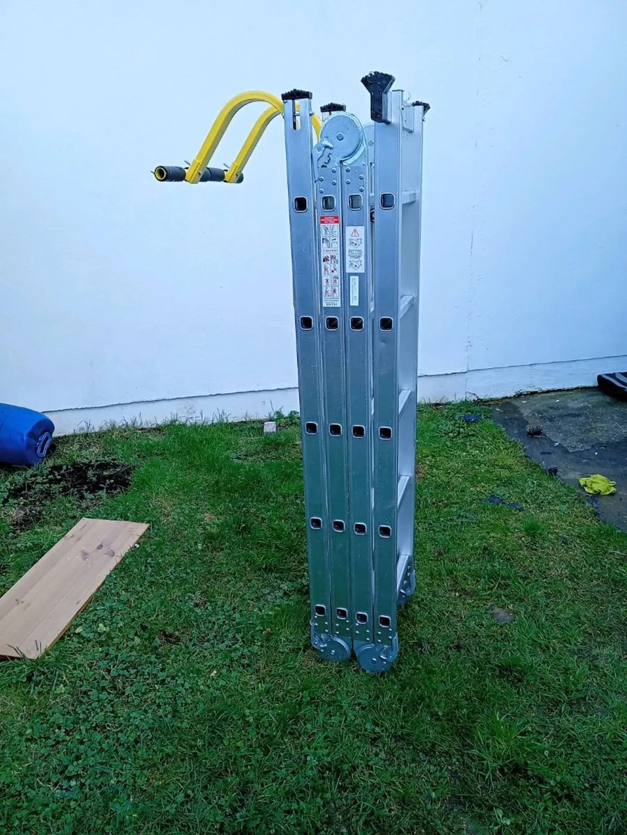 Folding roof ladder - Image 2