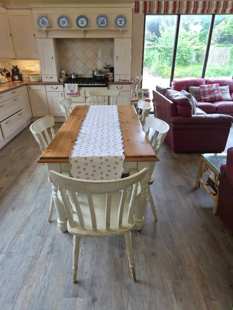 Kitched table and 6 chairs - Image 2