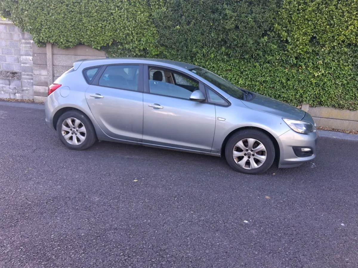 Opel Astra 2014 - Image 1