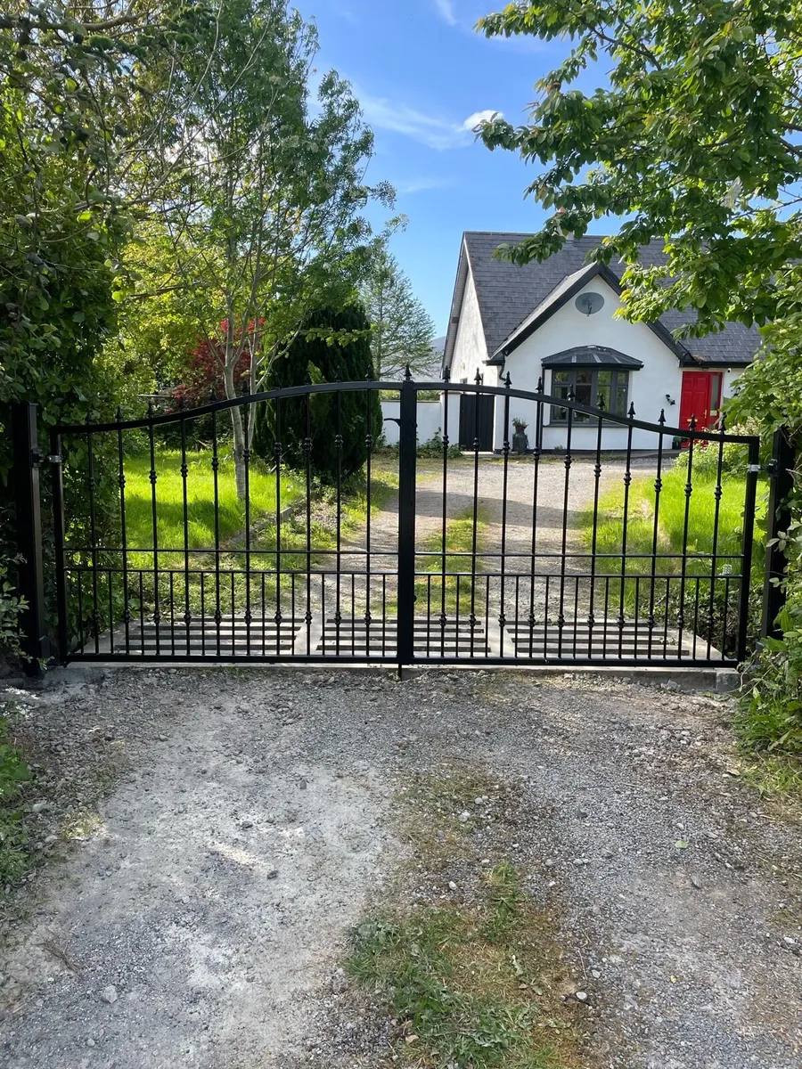 Gates, Railings, Fencing - Image 2