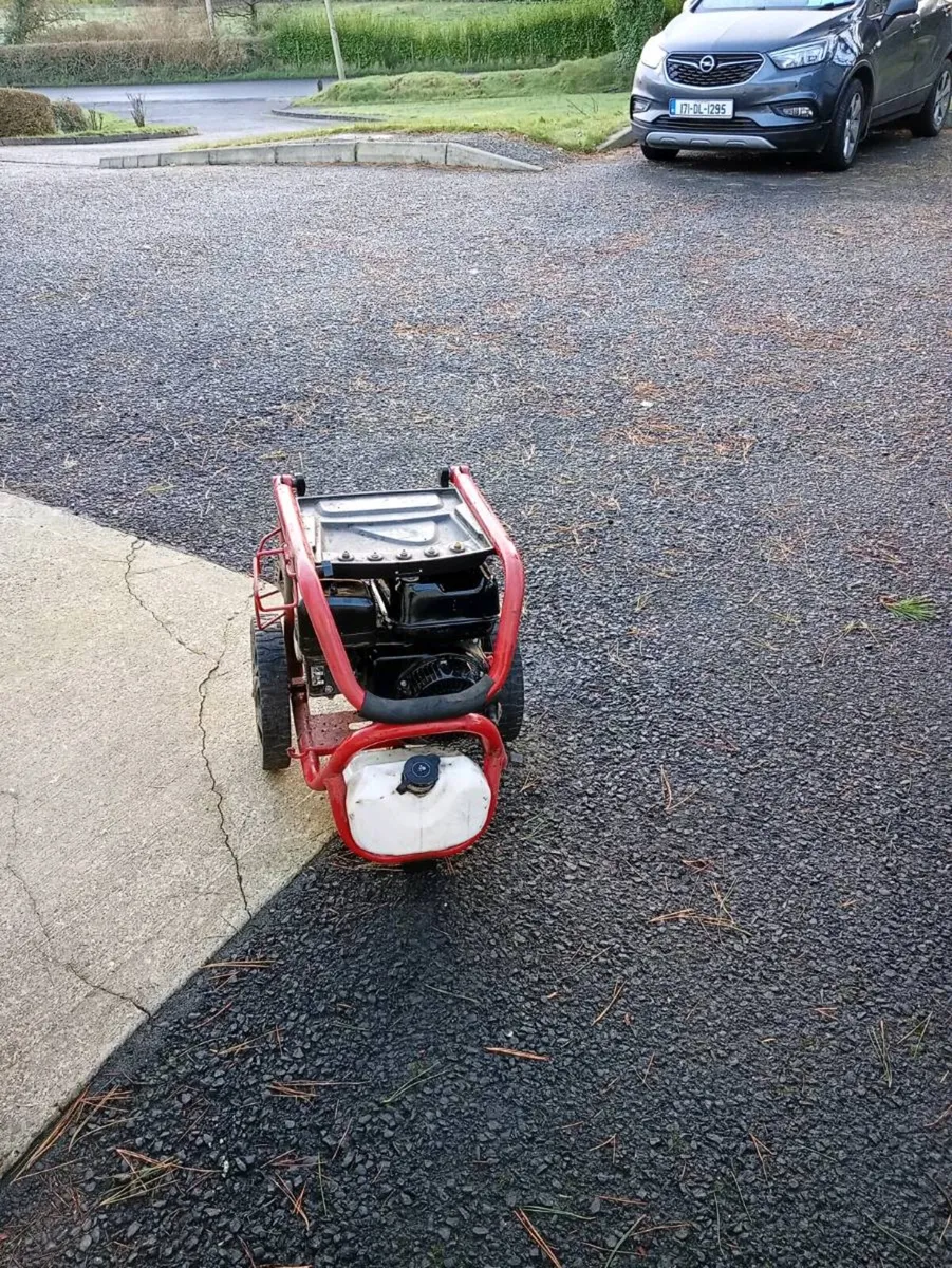 Petrol pressure washer - Image 1