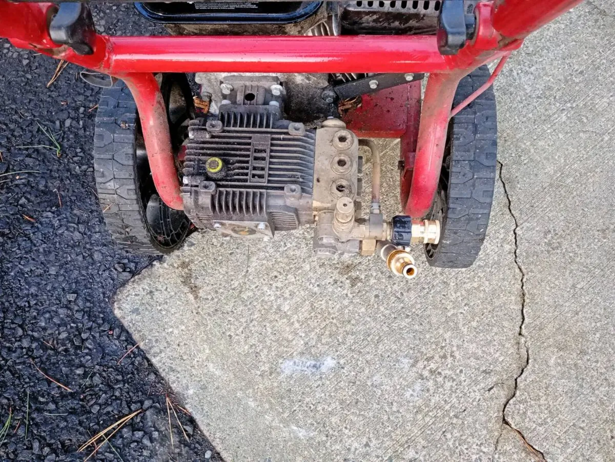 Petrol pressure washer - Image 2