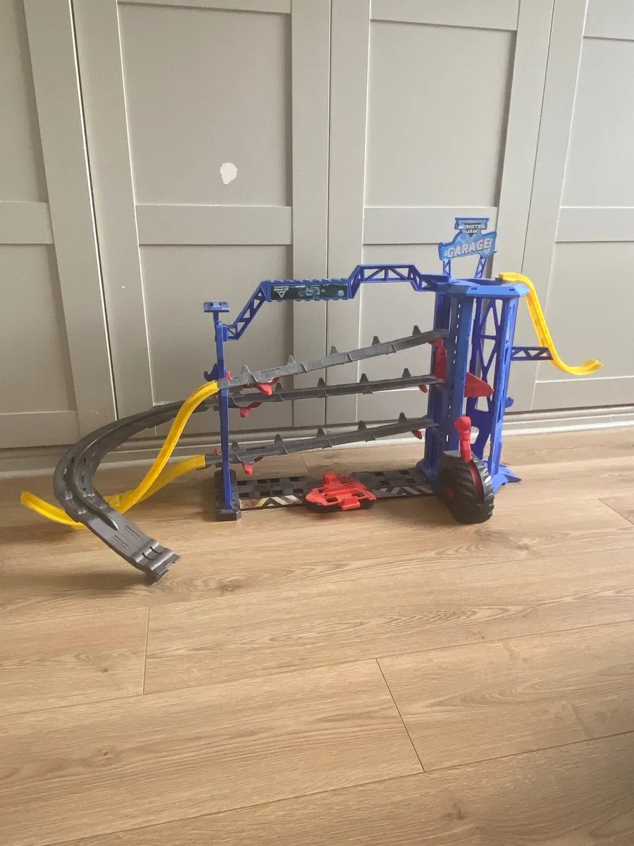 Hot wheels tracks - Image 2