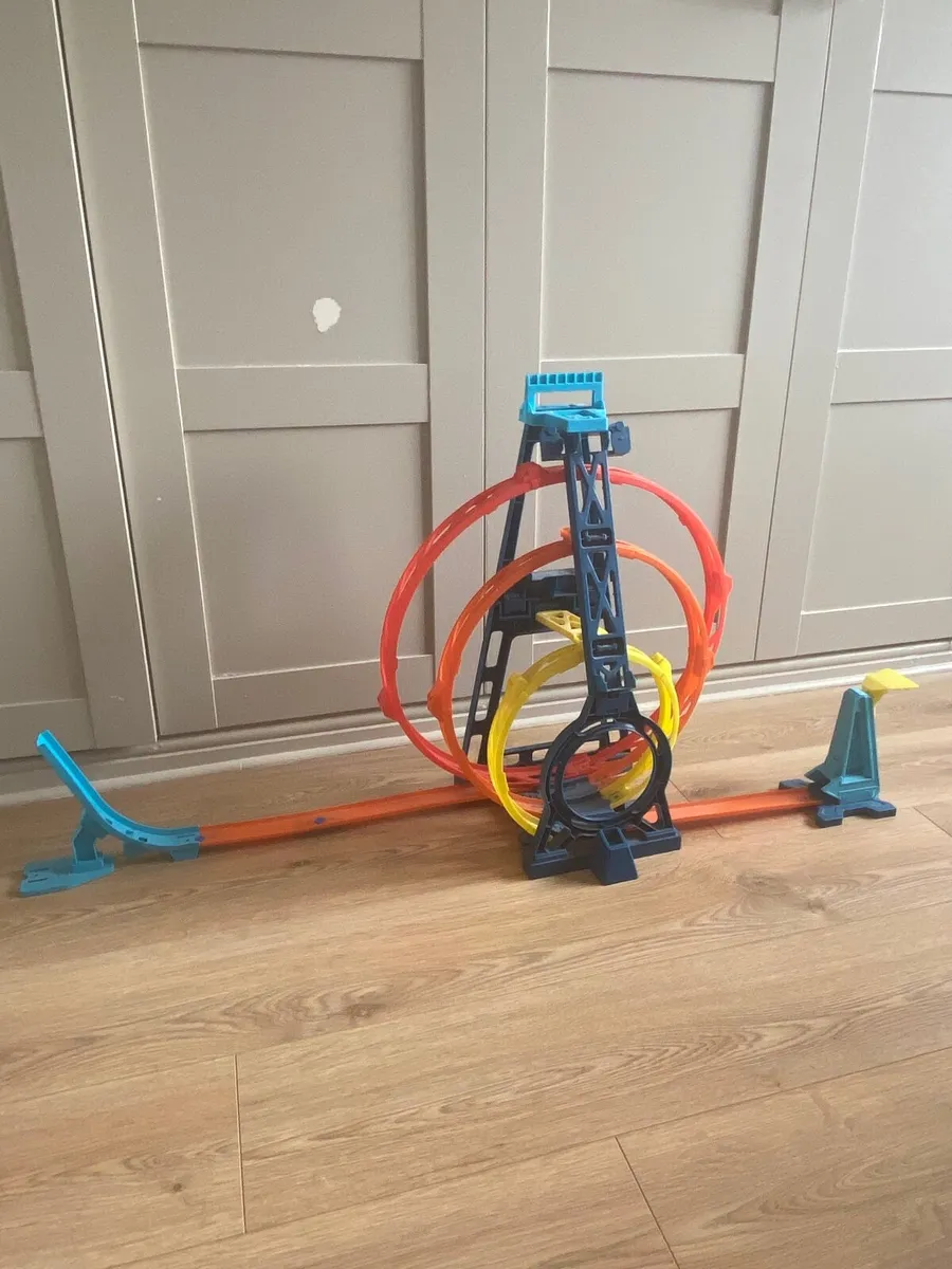 Hot wheels tracks - Image 1