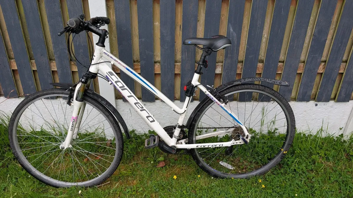 Carrera Crossfire Women's Hybrid Bike SR Suntour - Image 1