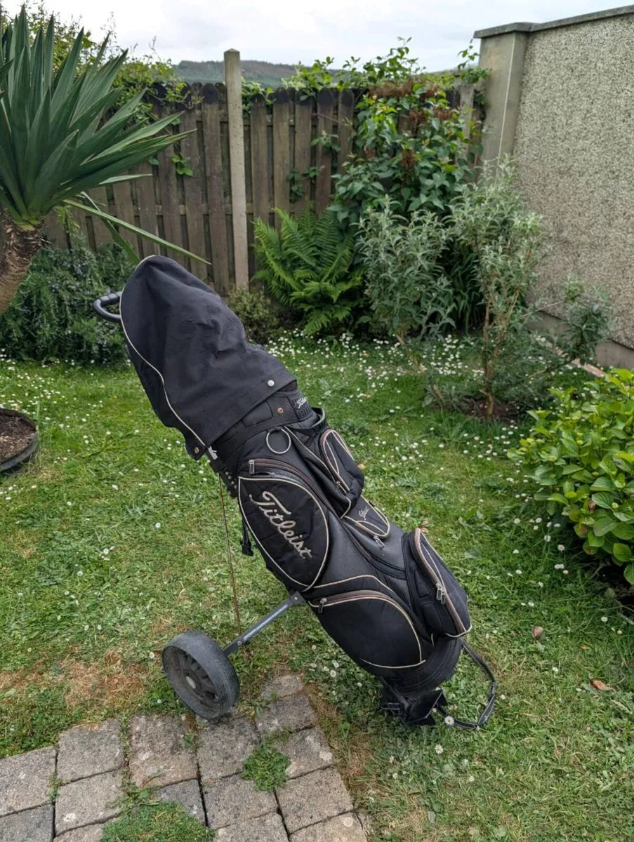 Deadly set of Golf clubs titleist cart bag - Image 1