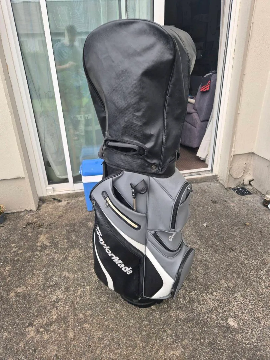 Taylormade Golf Cart Bag - Image 1