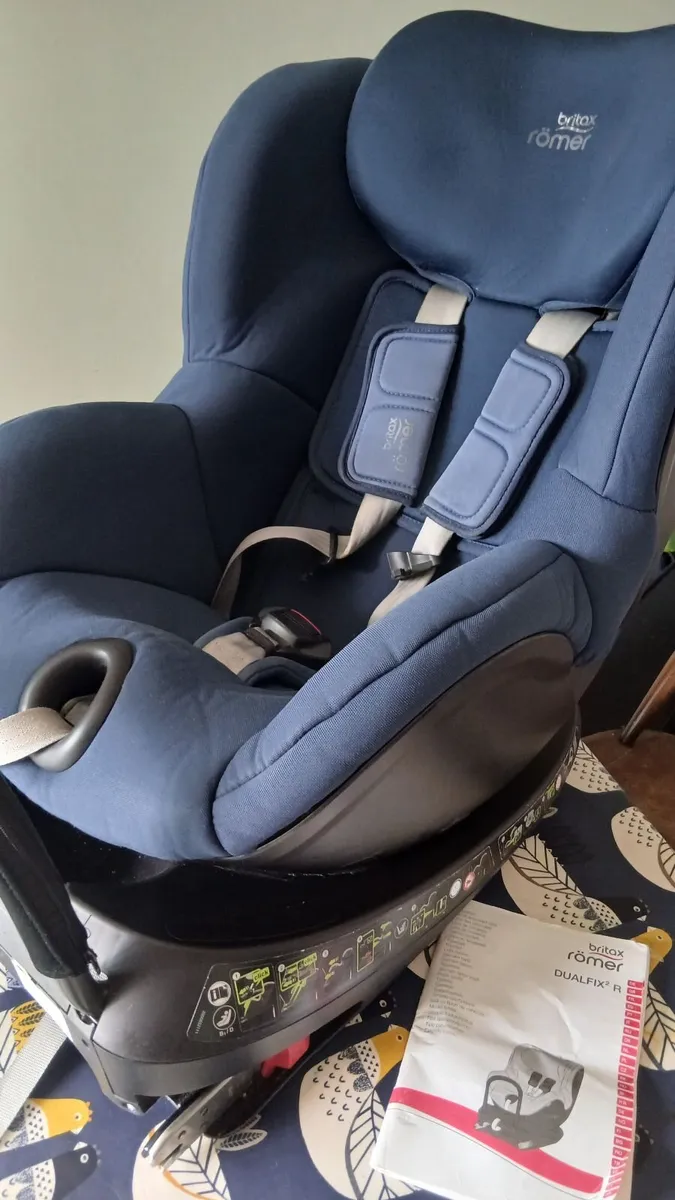 Britax Romer Dualfix Rotating Car Seat - Image 1