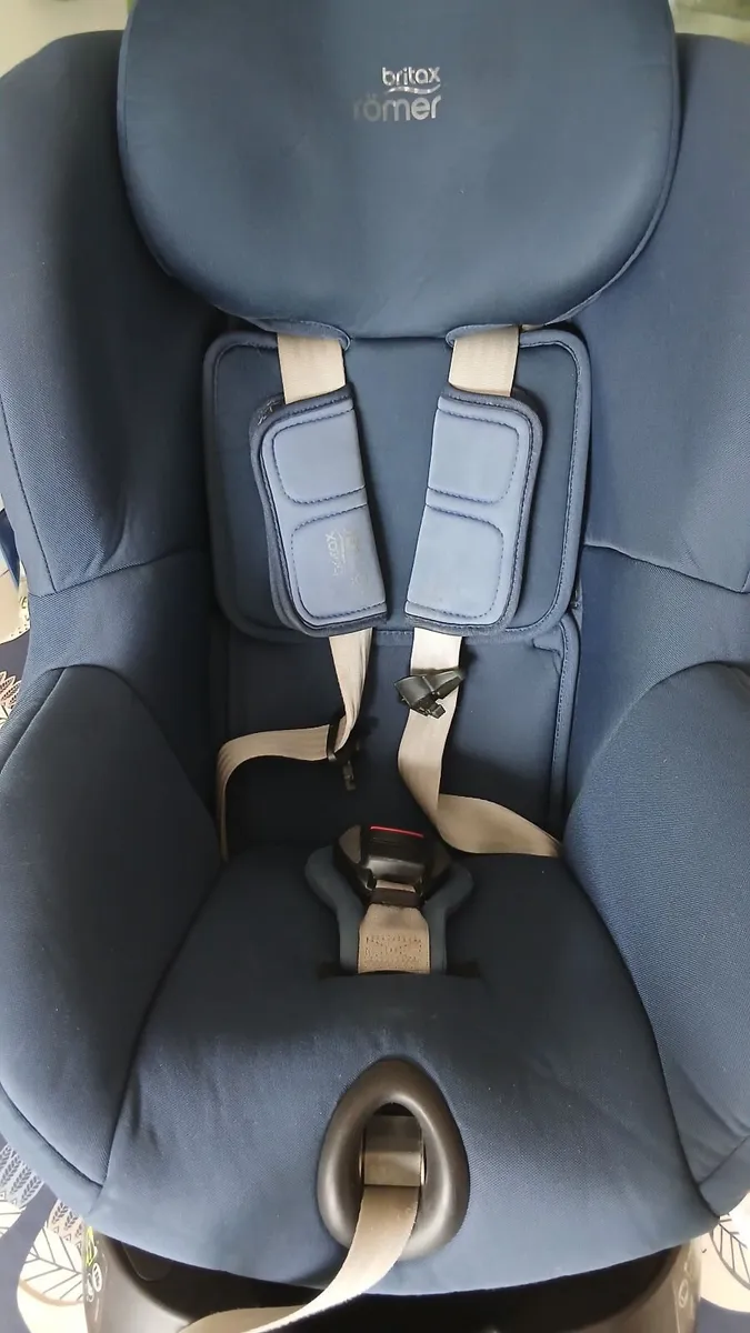 Britax Romer Dualfix Rotating Car Seat - Image 2