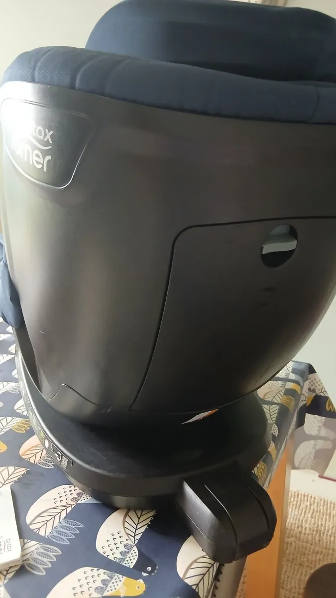 Britax Romer Dualfix Rotating Car Seat - Image 4