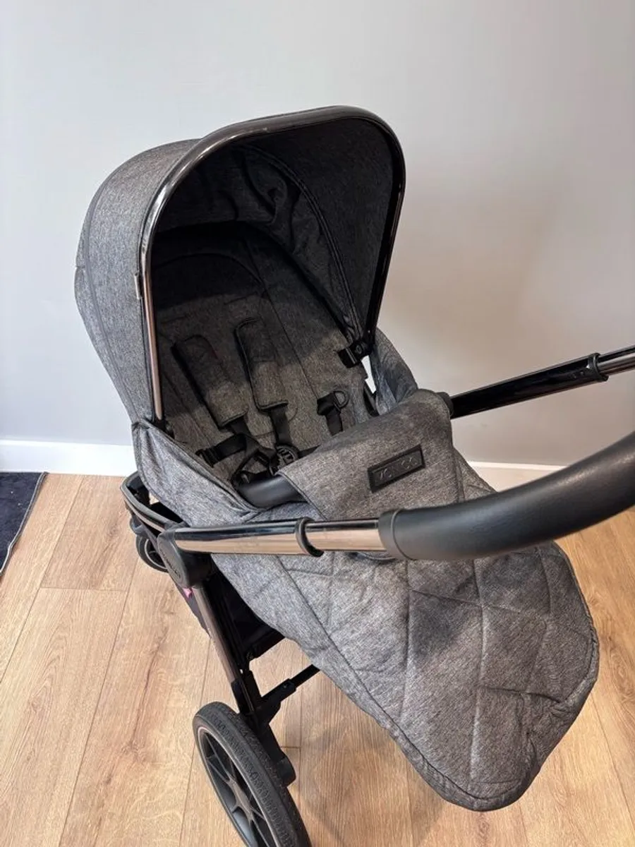 Venicci Tinum Travel System - Image 3