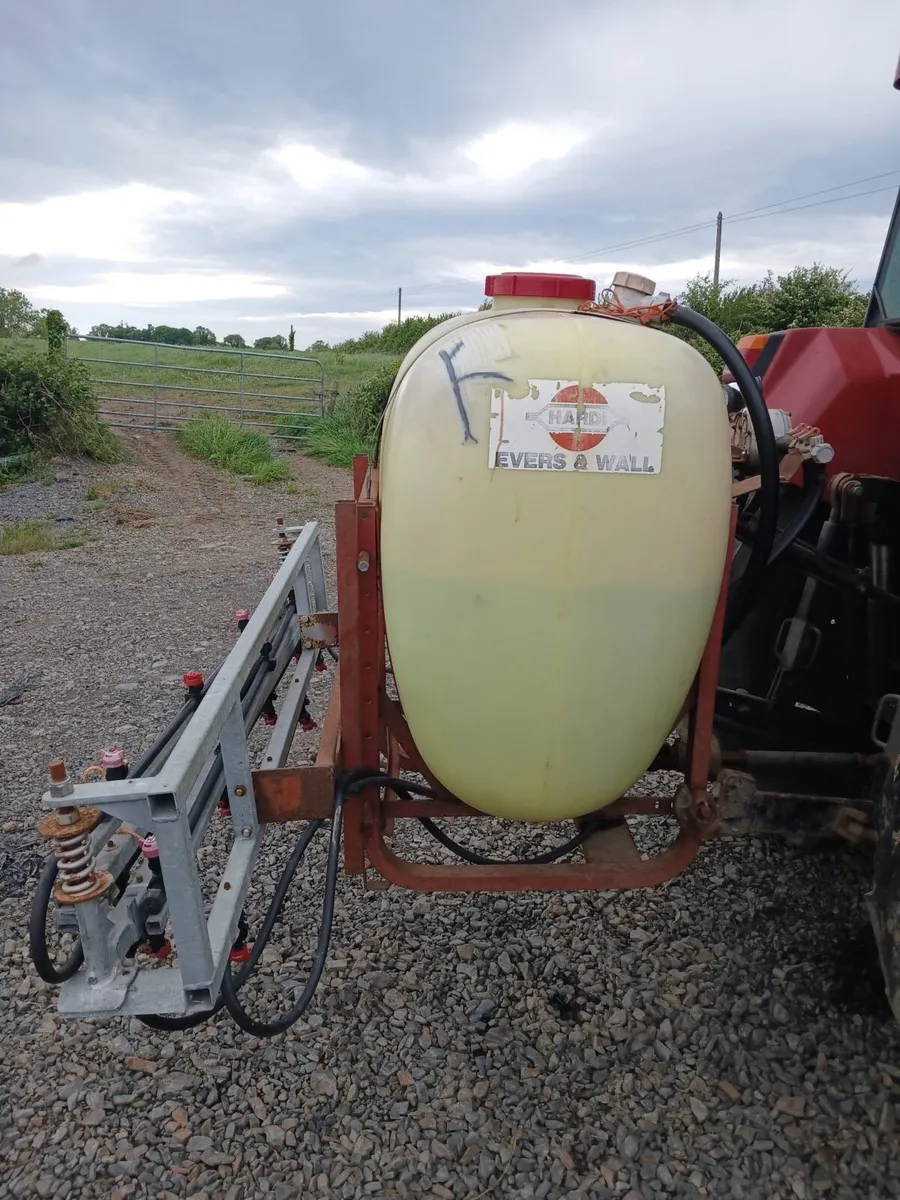 600 litre Hardi sprayer - Image 2
