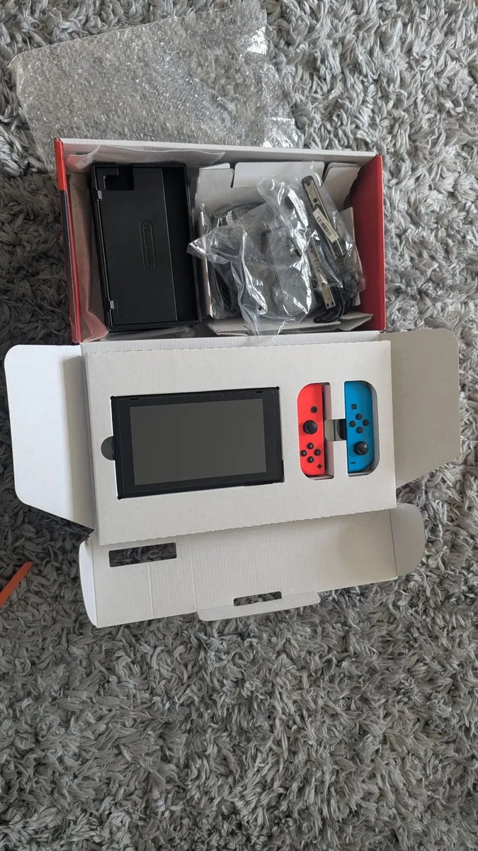 Boxed Nintendo Switch + 5 Games (Mario Kart, Super - Image 1
