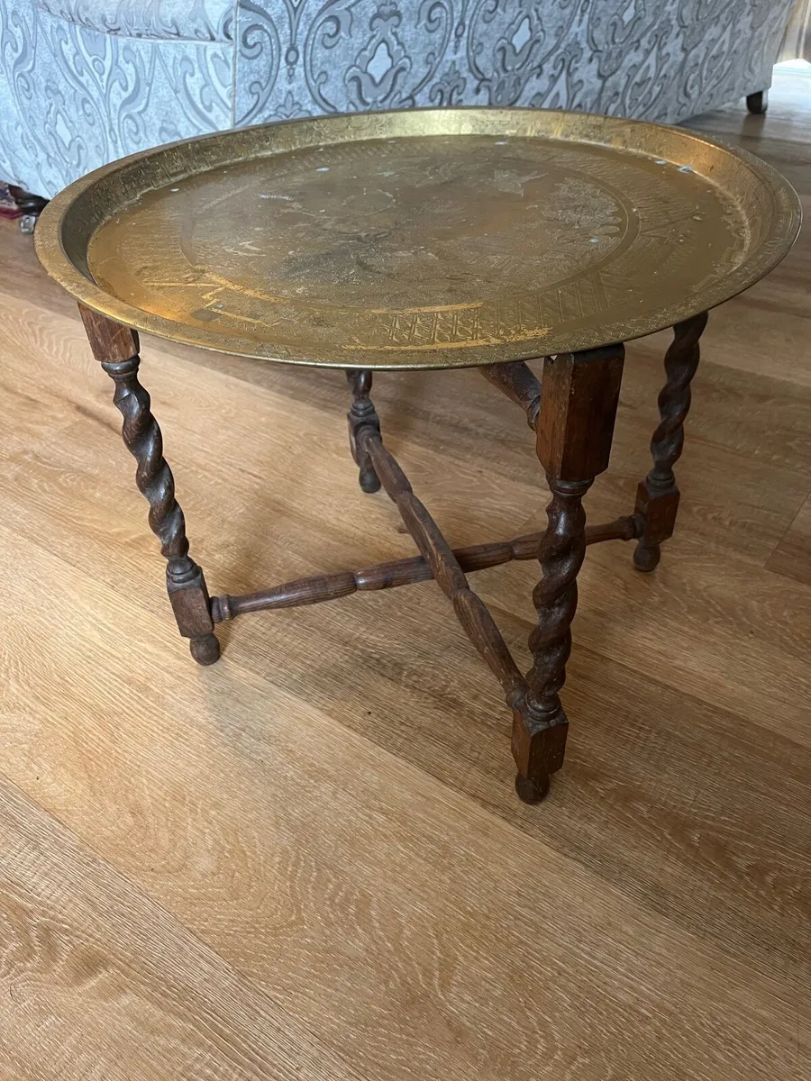 Brass tray table with Chinese motif - Image 1
