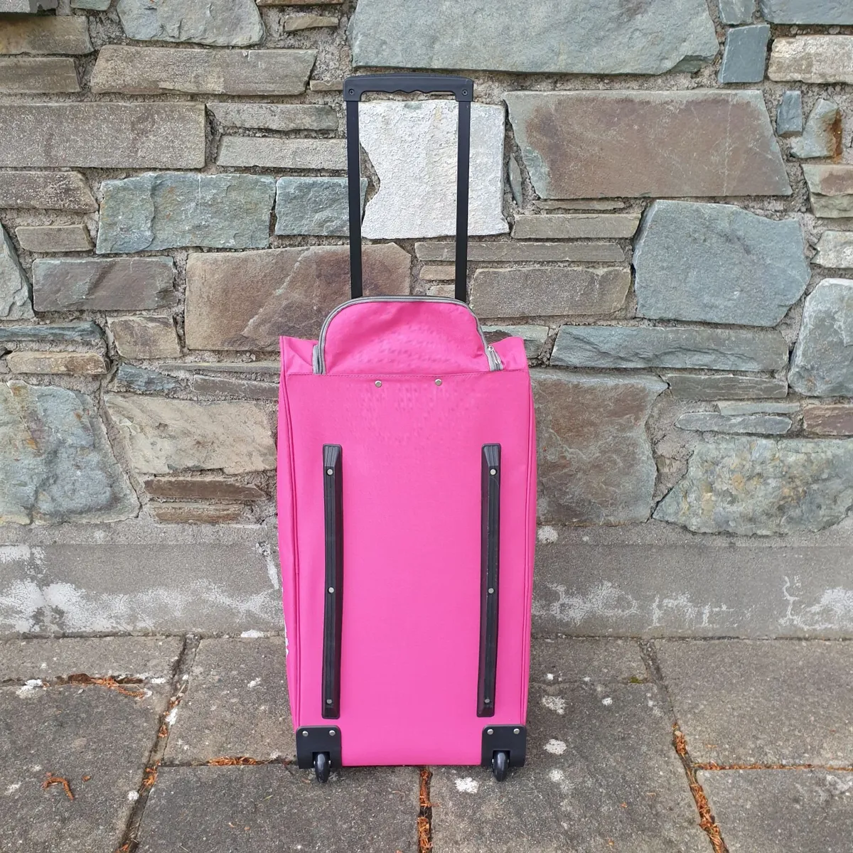 Tupperware pink roller bag - Image 4