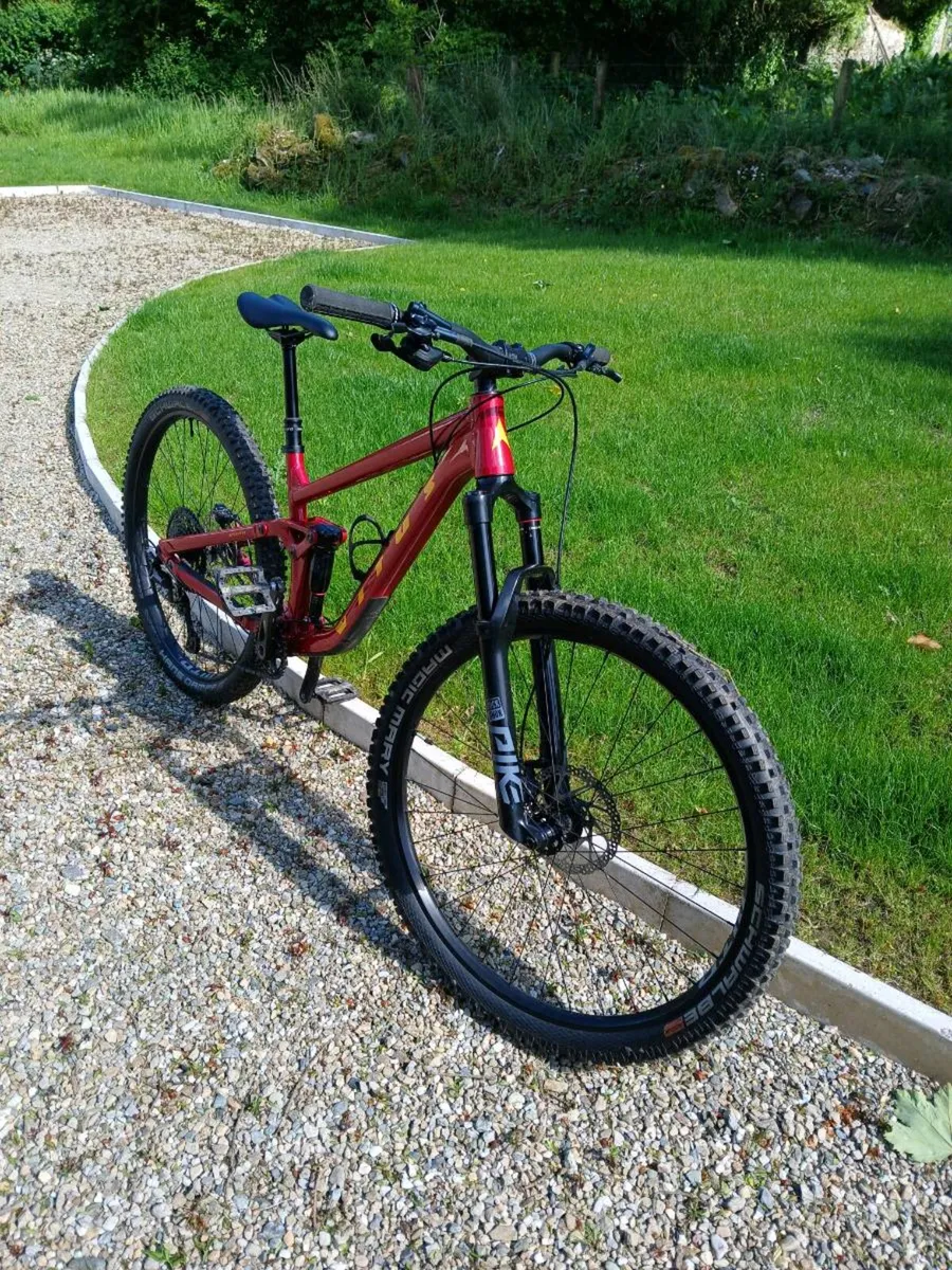 Vitus Mythique AMP (top spec) MTB -size medium - Image 4