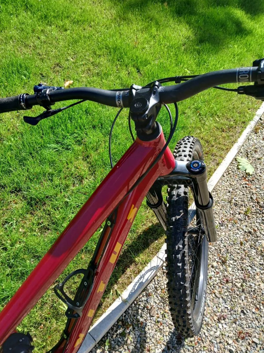 Vitus Mythique AMP (top spec) MTB -size medium - Image 3