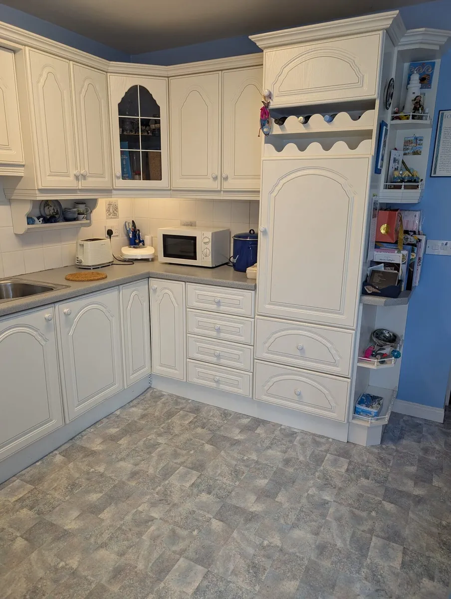 Traditional Kitchen + Appliances –Complete Kitchen - Image 3