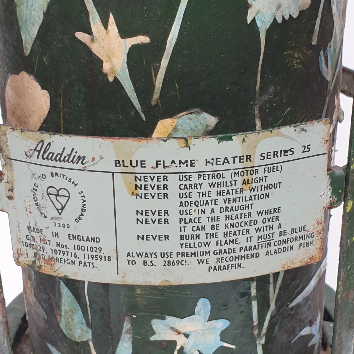 Aladdin paraffin heater upcycled to plant stand - Image 3