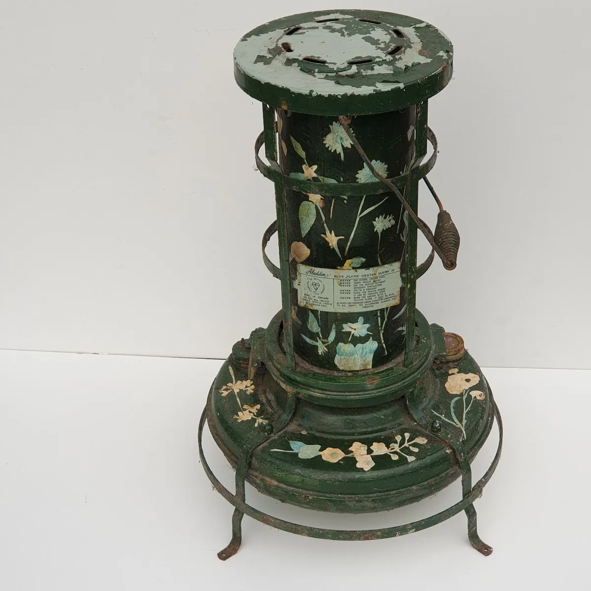 Aladdin paraffin heater upcycled to plant stand - Image 4