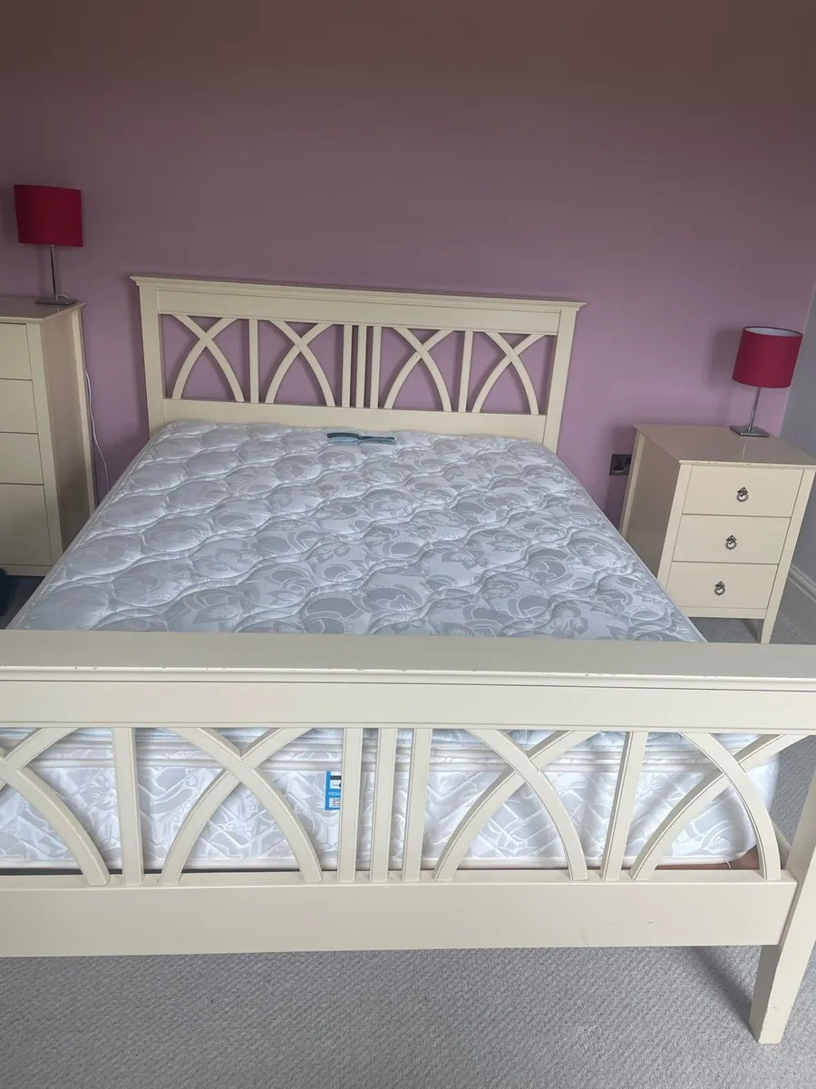 Bed - Image 1