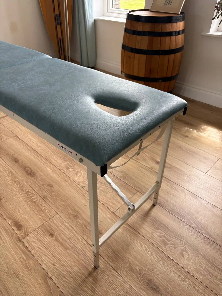 Massage table - Image 1