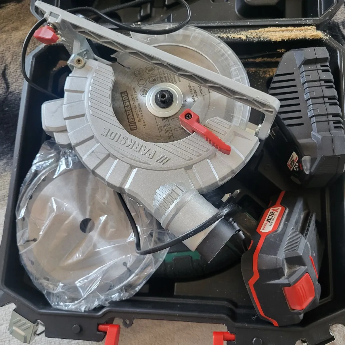 Saw - Image 2
