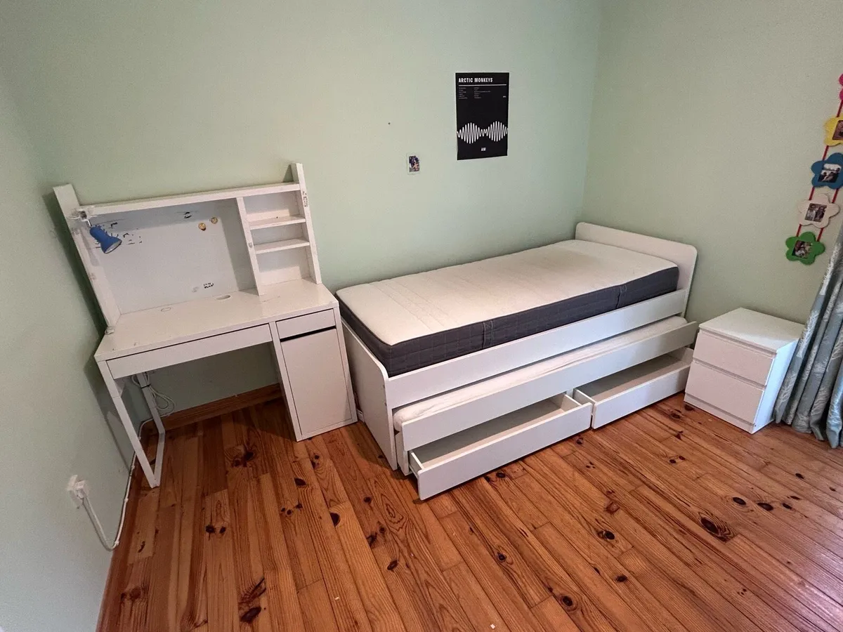 Single bed, desk and bedside locker free to take - Image 1
