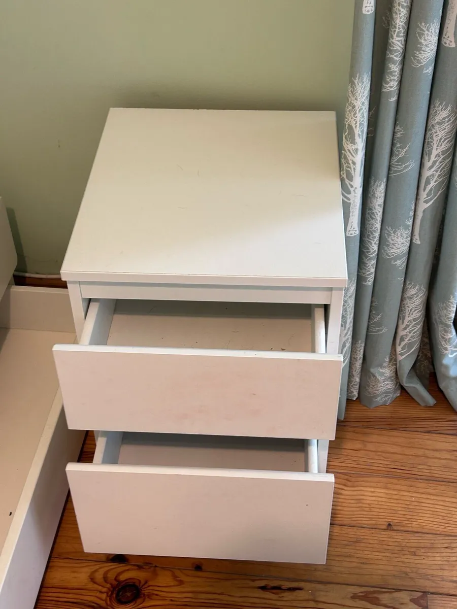 Single bed, desk and bedside locker free to take - Image 4