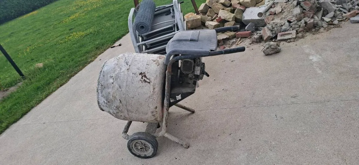Robin Petrol Cement Mixer - Image 2