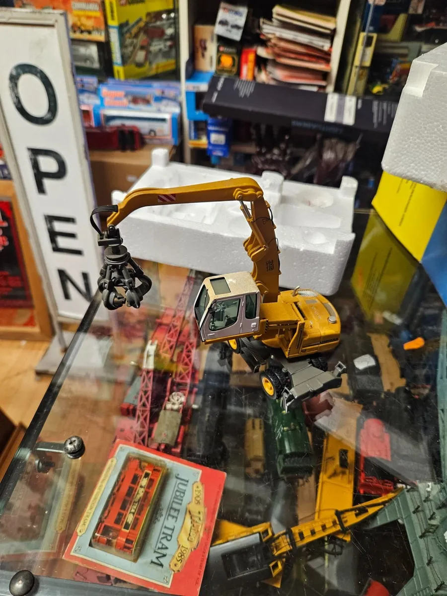 Corgi NZG Liebherr Materials Handler 1.50 - Image 2