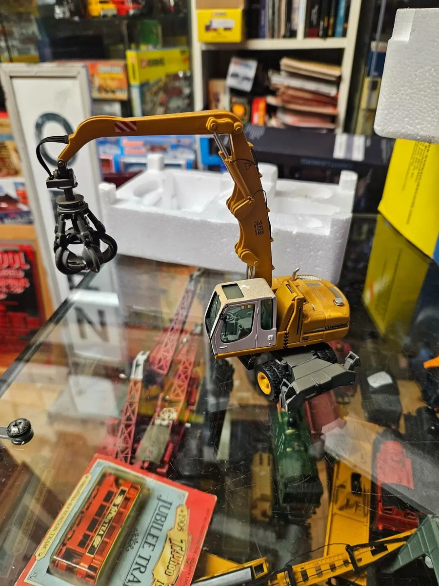 Corgi NZG Liebherr Materials Handler 1.50 - Image 3